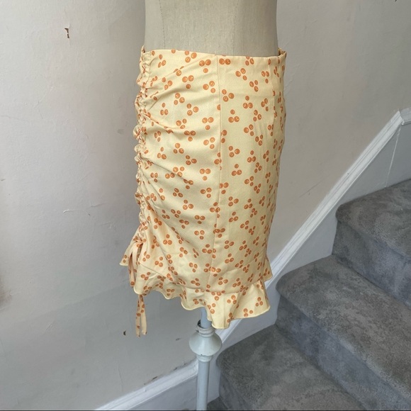 Nasty Gal Love & Other Things Yellow Hitting The Spot Side Ruched Mini Skirt NWT - Picture 3 of 9